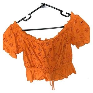 crop top off the shoulder shirt